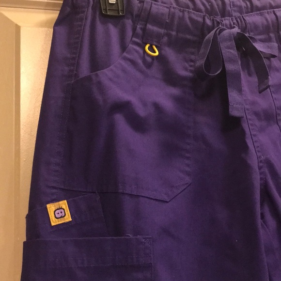 🔵Spread Good Cheer! Scrub bottom🔵 - Picture 2 of 5